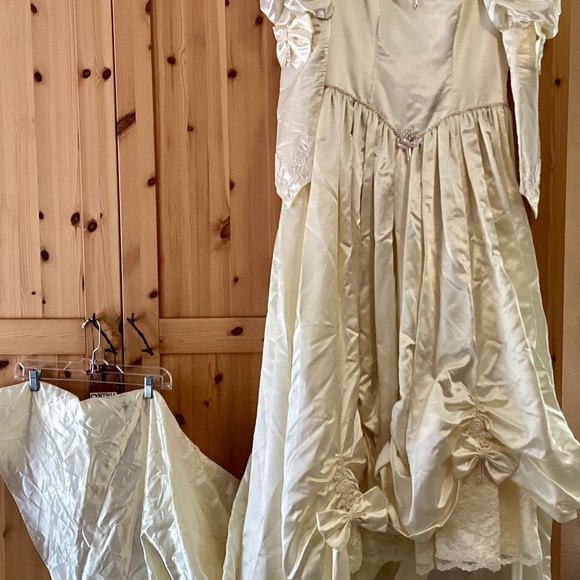 👰‍♀️  VINTAGE 1980’s PEARL BUTTON BACK w/ Satin BOW BRIDAL GOWN IVORY - Picture 8 of 16